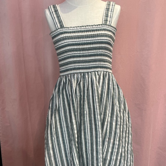 Staple the Label Striped Midi Dress Size M Smocked Linen Blend Pockets Summer - Picture 2 of 8